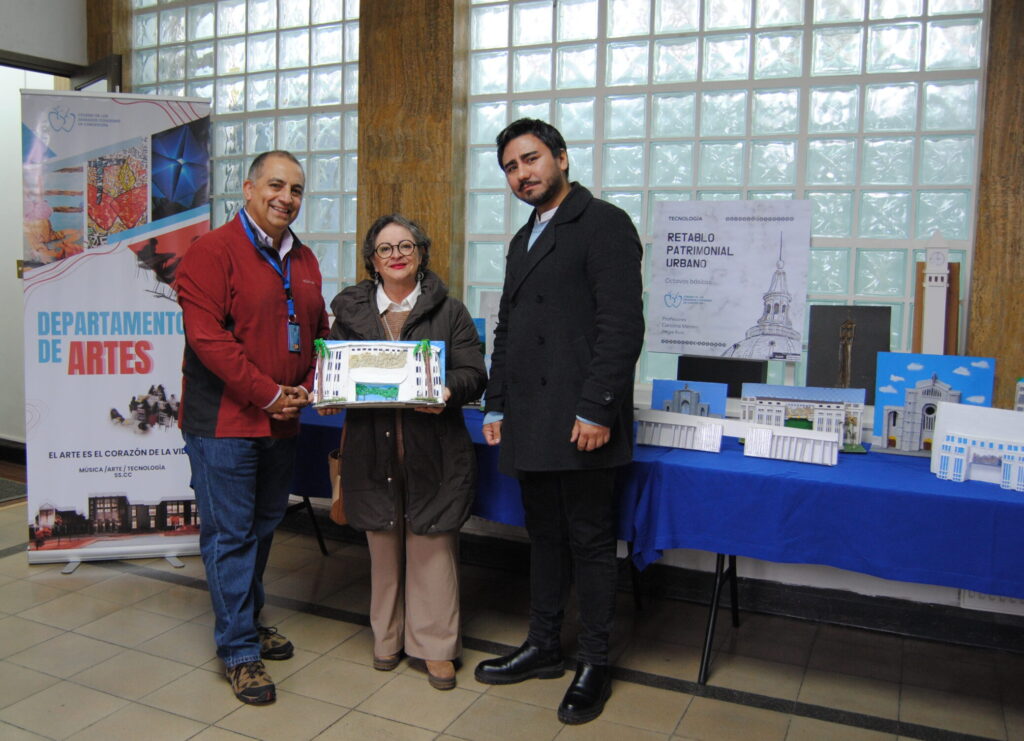 Decano Dr. Jorge Fuentealba junto a profesores del Colegio SSCC.